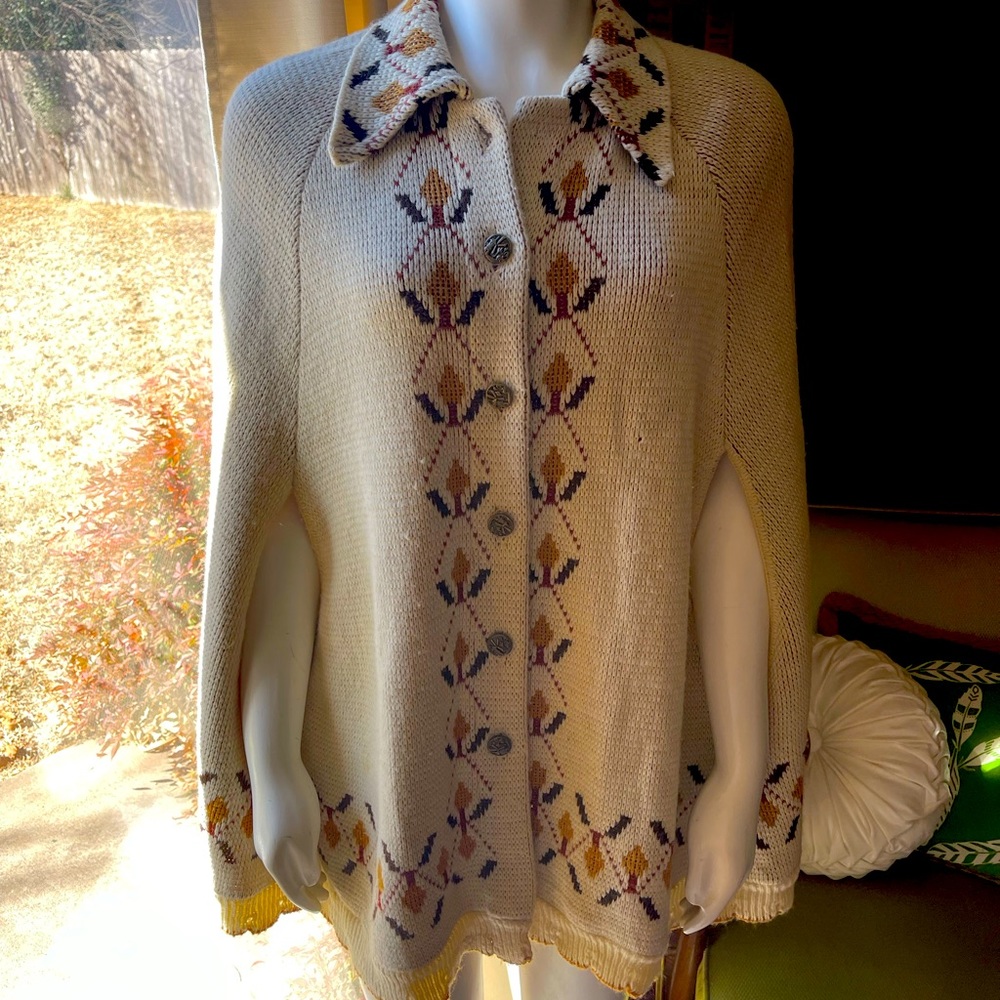 1960s or 70s women’s cottage core cape.